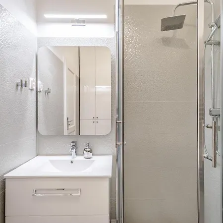 Riverside Molnar26 *