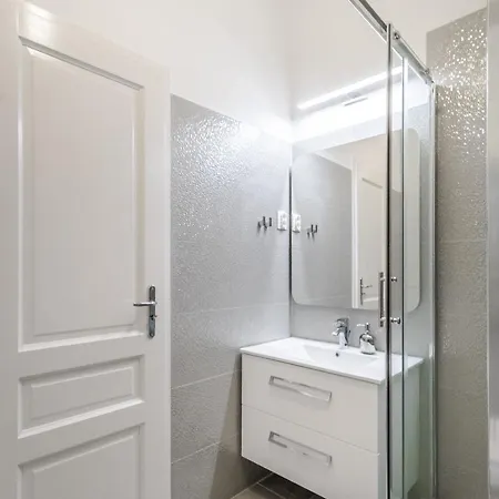 Apartment Riverside Molnar26 *